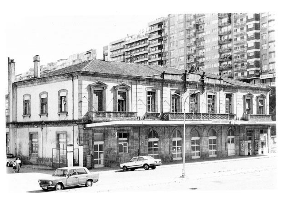 Fachada antiga estación tren Urzáiz en Vigo